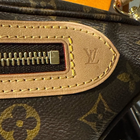 Louis Vuitton bumbag - Picture 5 of 11